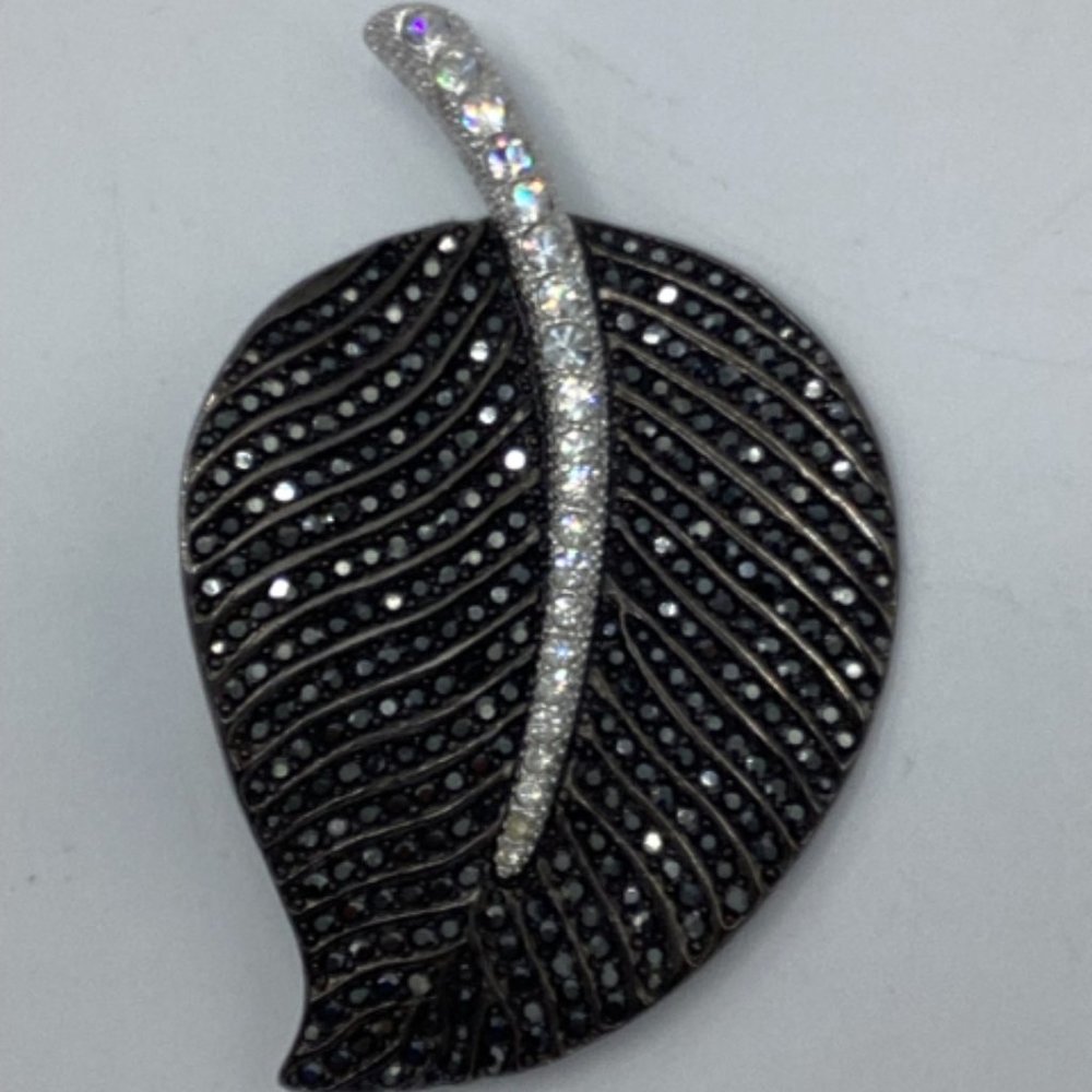 Pre Owned Kenneth Jay Lane Leaf Pin